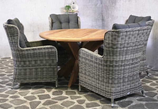 Silvia wicker chair