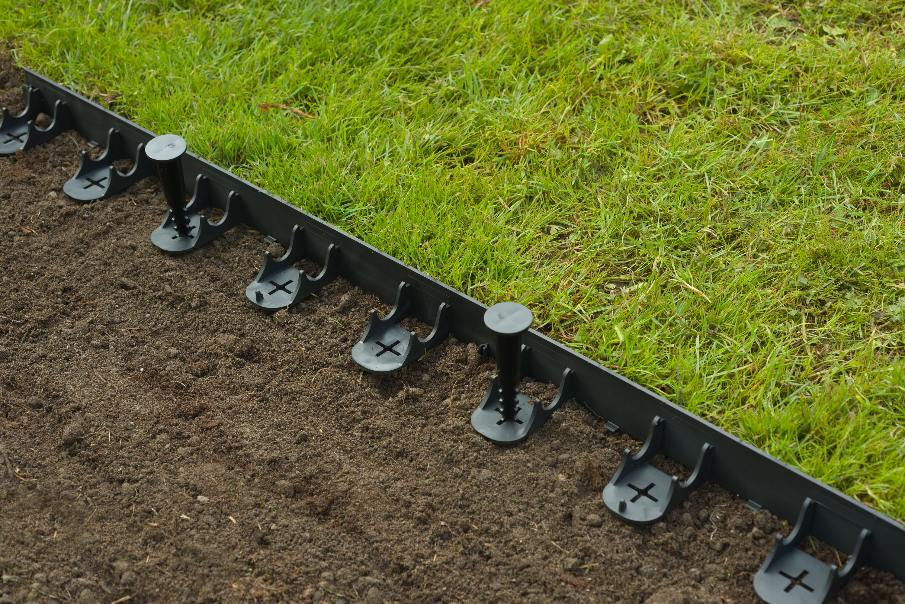 Grasranden incl. 16 Grondpennen zwart 4 stuks H4.5x4m