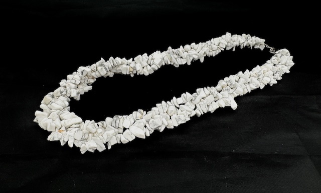 Middel stenenketting howlite met parels