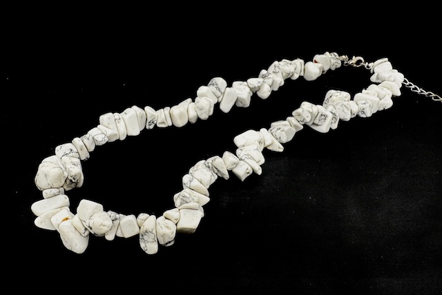 Edelsteen ketting 45cm Howlite White