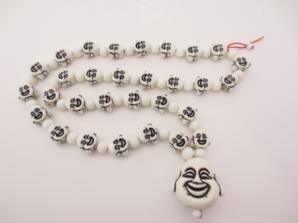 Wit lachende boeddhahoofd ketting