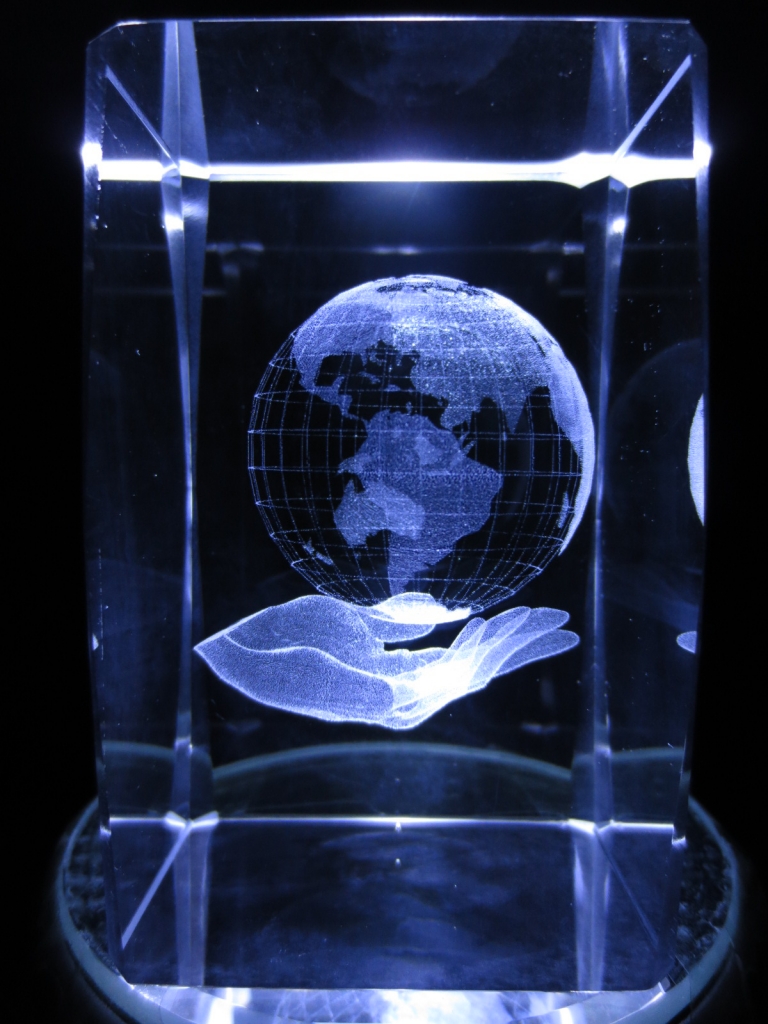 een hand met de wereld