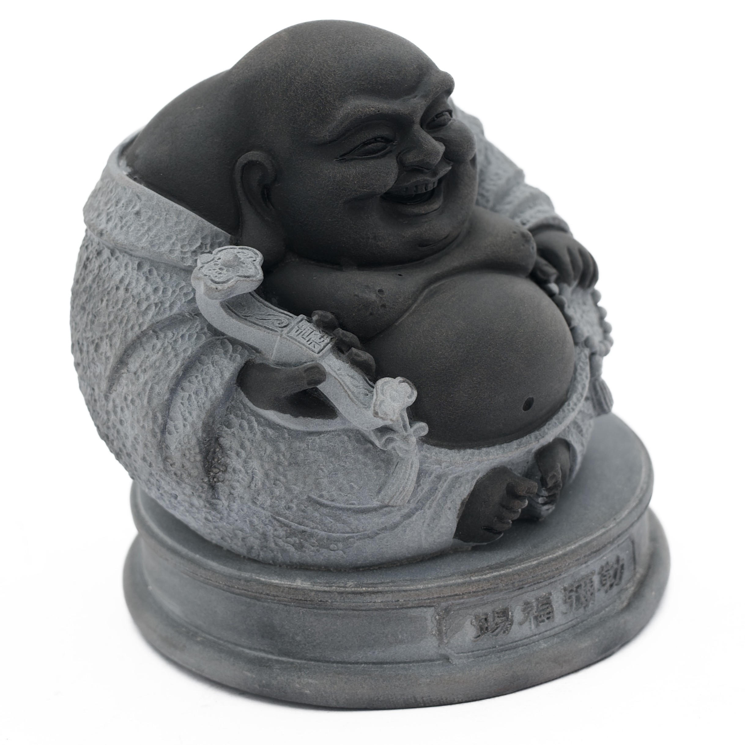 Mi-Lo-Fo (Maitreya) Hematiet zittend op altaar met Ruyi