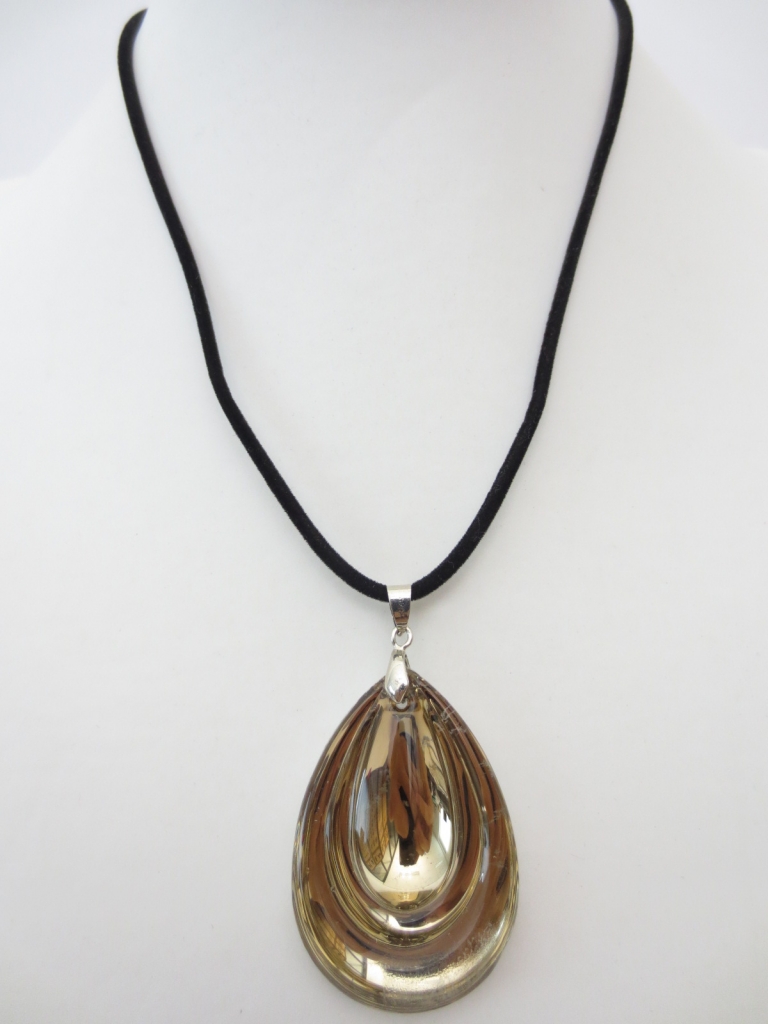 traanvormige hanger ketting koffie bruin